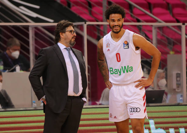 两个年轻新 两个年轻新